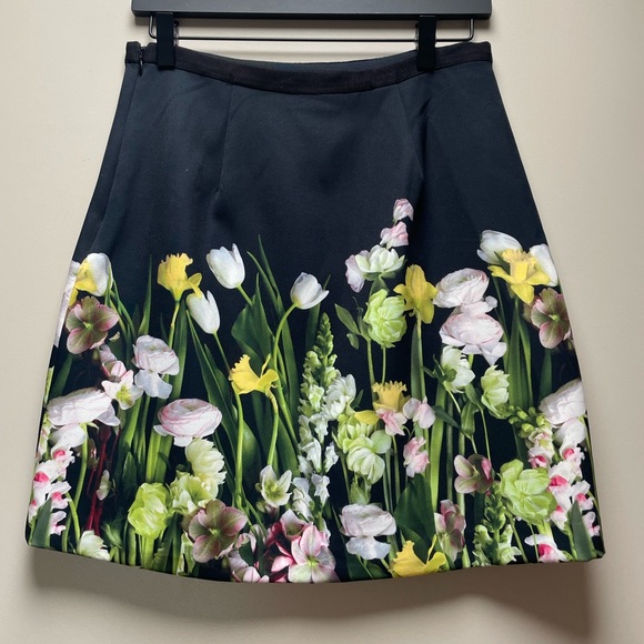 Victoria Beckham for Target. Unworn size S skirt - Picture 3 of 3